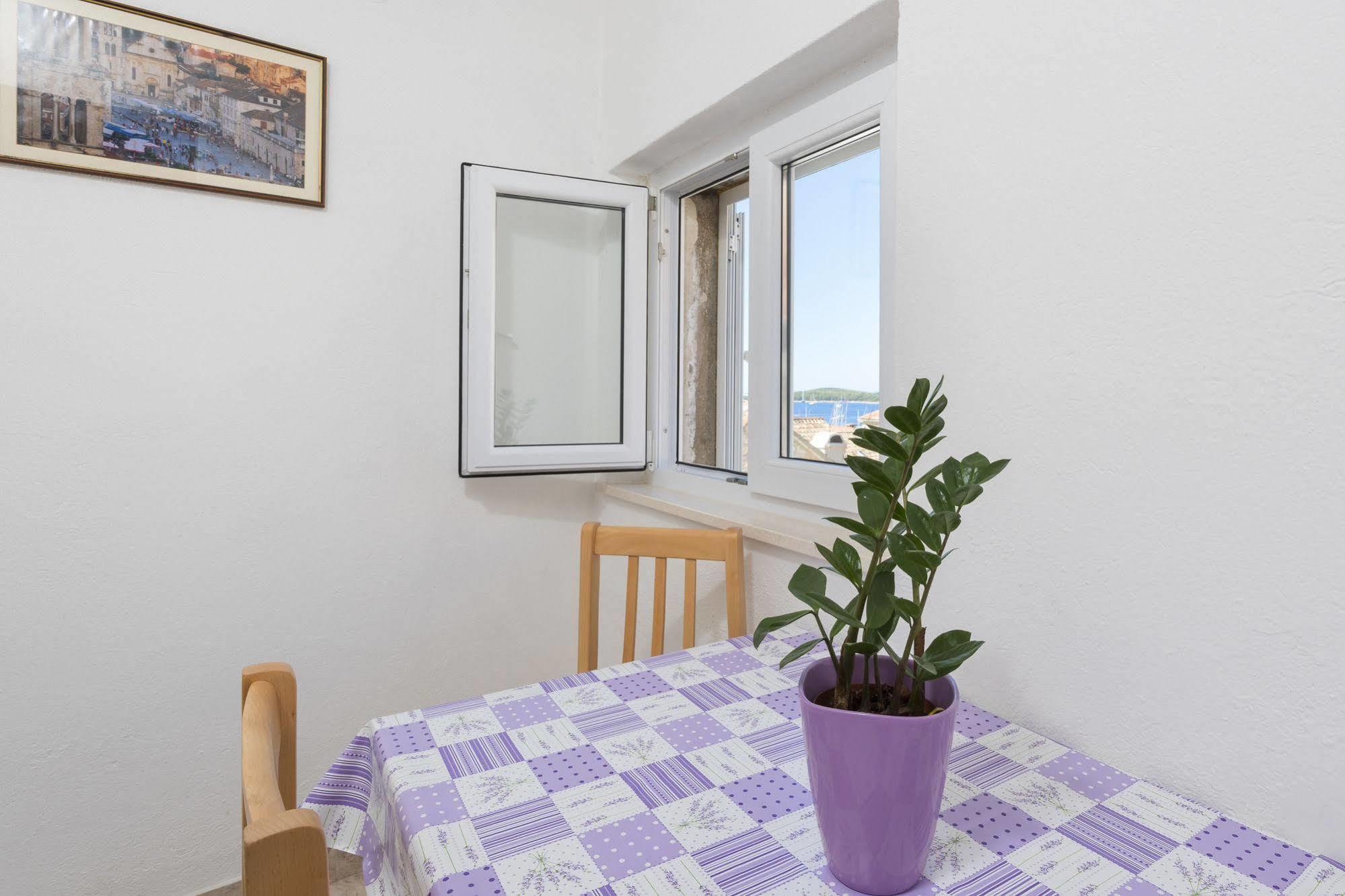 Apartments Nona 1 Хвар Экстерьер фото